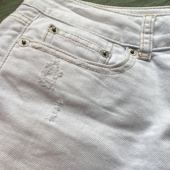 American Eagle Low Rise Distressed Shorts — Size 0!! - Picture 2 of 11